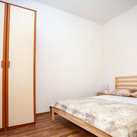Ap Punta Next To Sandy Beach, Apartment With Garden Omiš Esterno foto