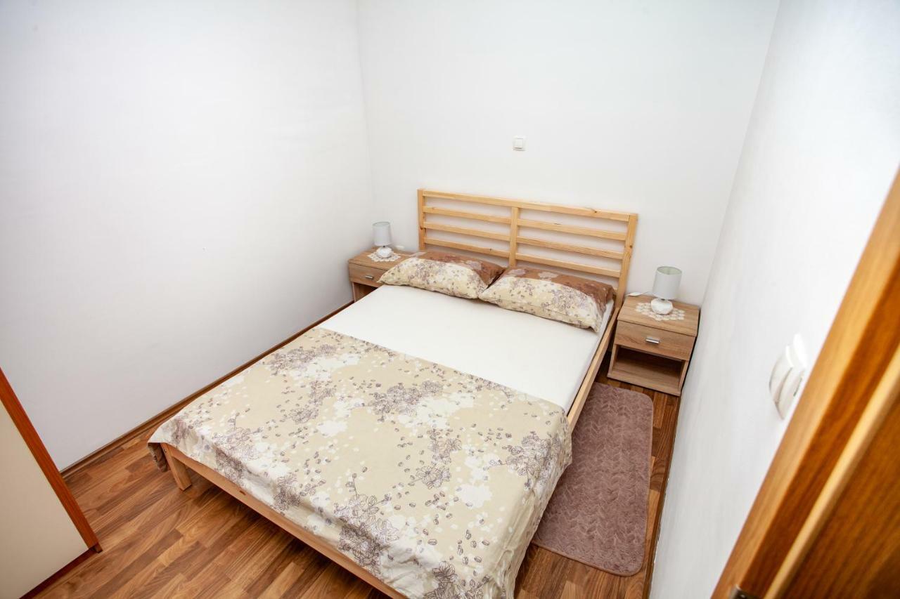 Ap Punta Next To Sandy Beach, Apartment With Garden Omiš Esterno foto