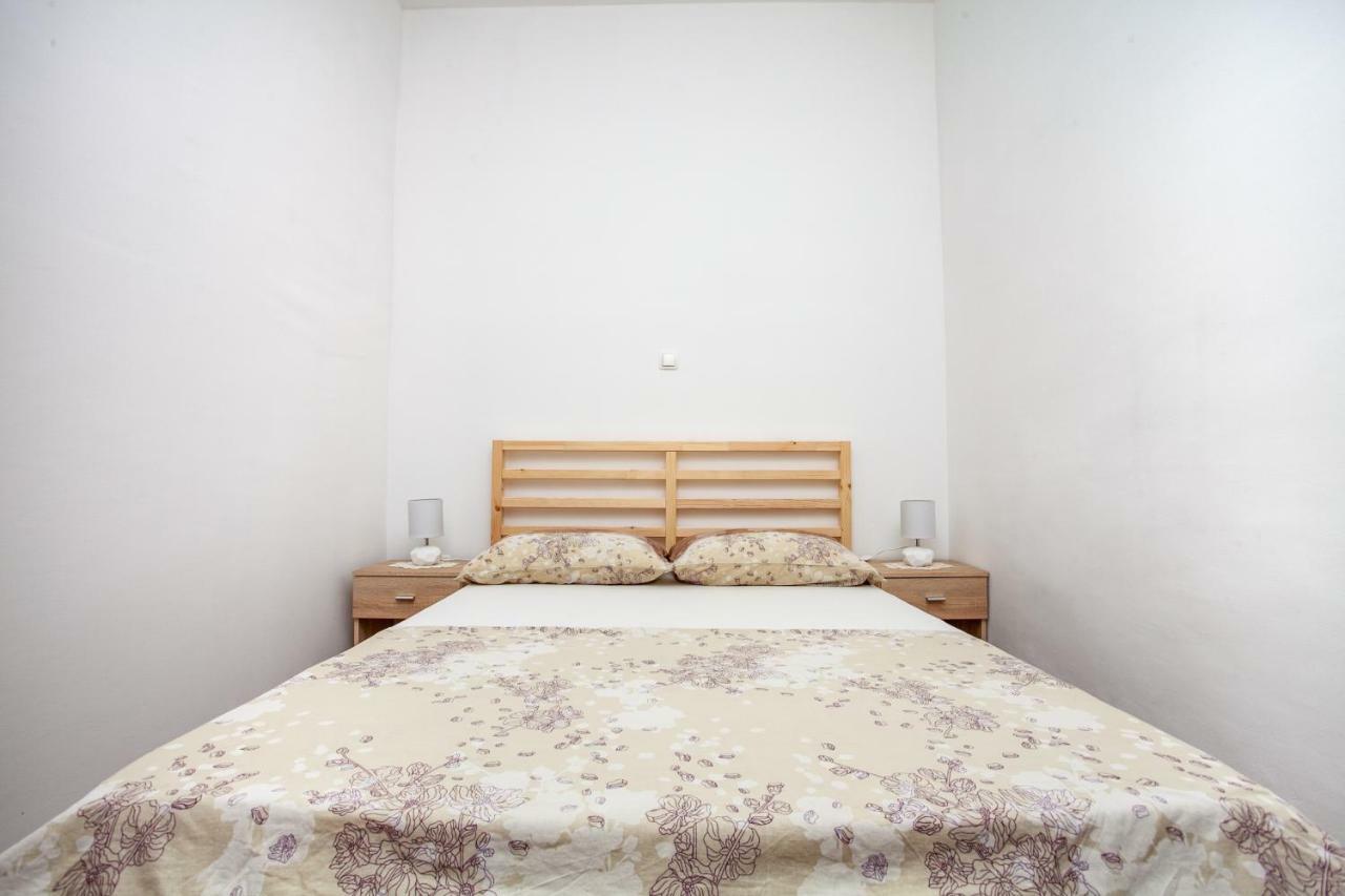 Ap Punta Next To Sandy Beach, Apartment With Garden Omiš Esterno foto