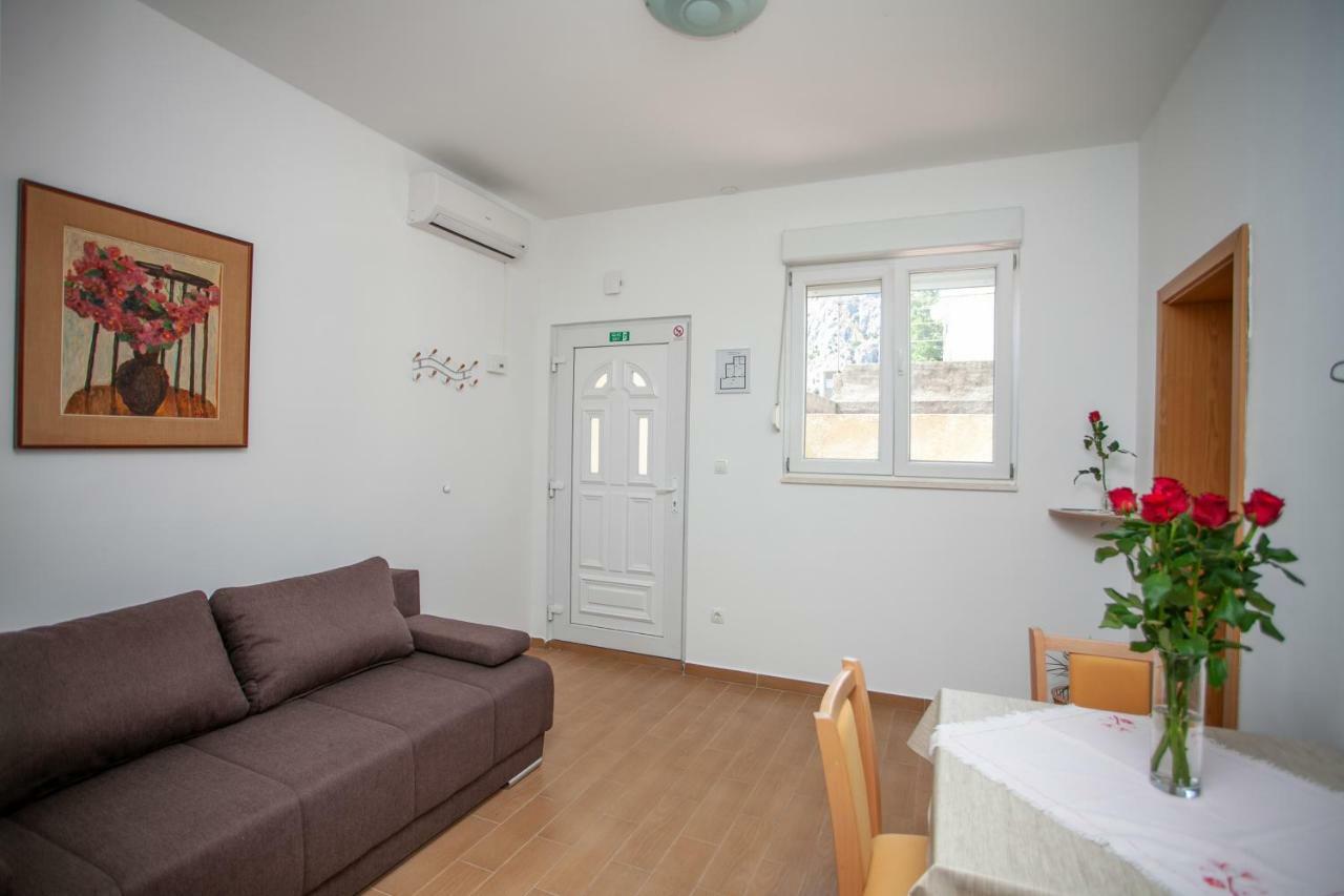 Ap Punta Next To Sandy Beach, Apartment With Garden Omiš Esterno foto