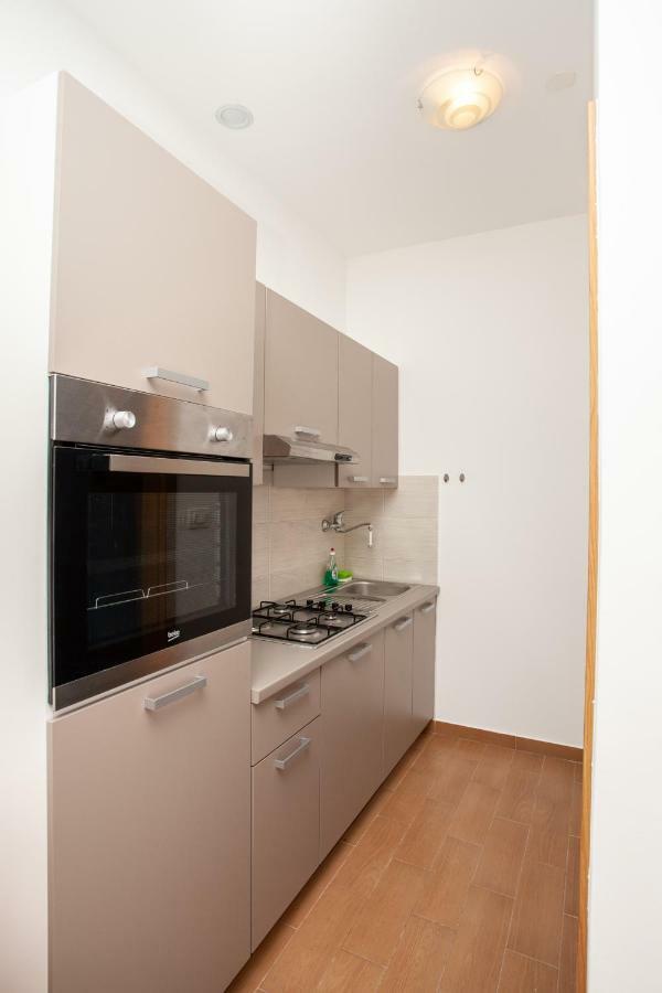 Ap Punta Next To Sandy Beach, Apartment With Garden Omiš Esterno foto