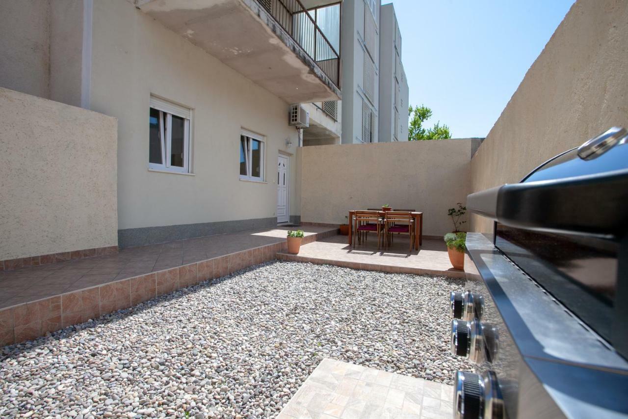 Ap Punta Next To Sandy Beach, Apartment With Garden Omiš Esterno foto