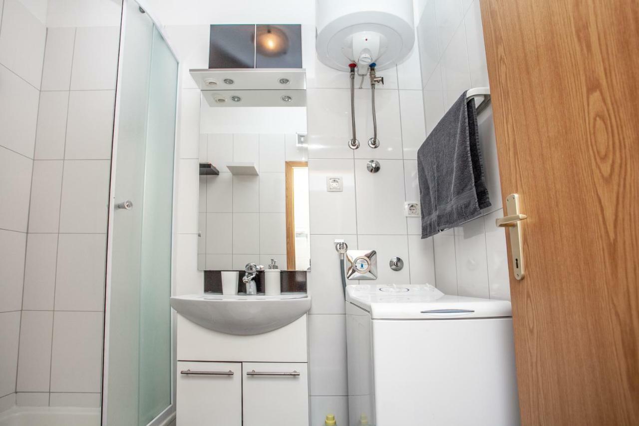 Ap Punta Next To Sandy Beach, Apartment With Garden Omiš Esterno foto