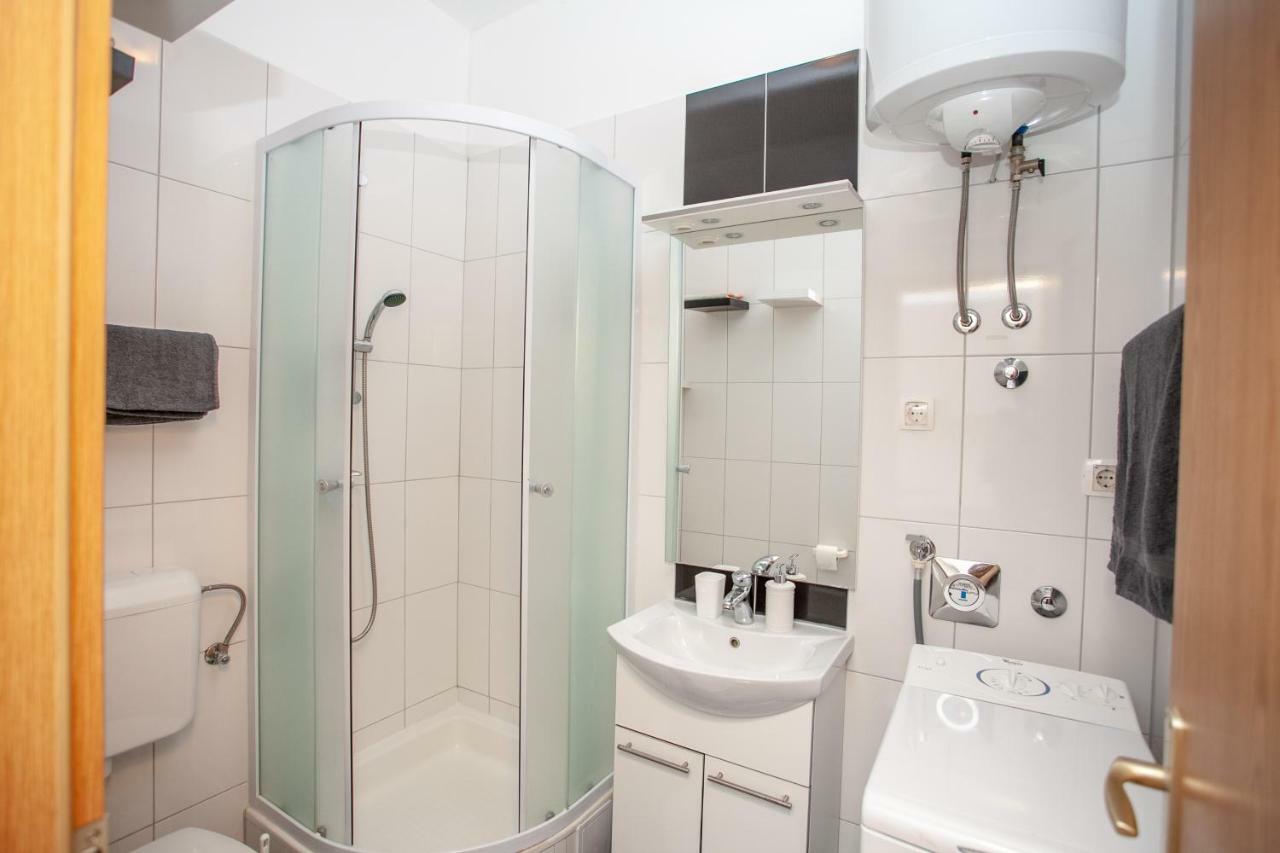 Ap Punta Next To Sandy Beach, Apartment With Garden Omiš Esterno foto