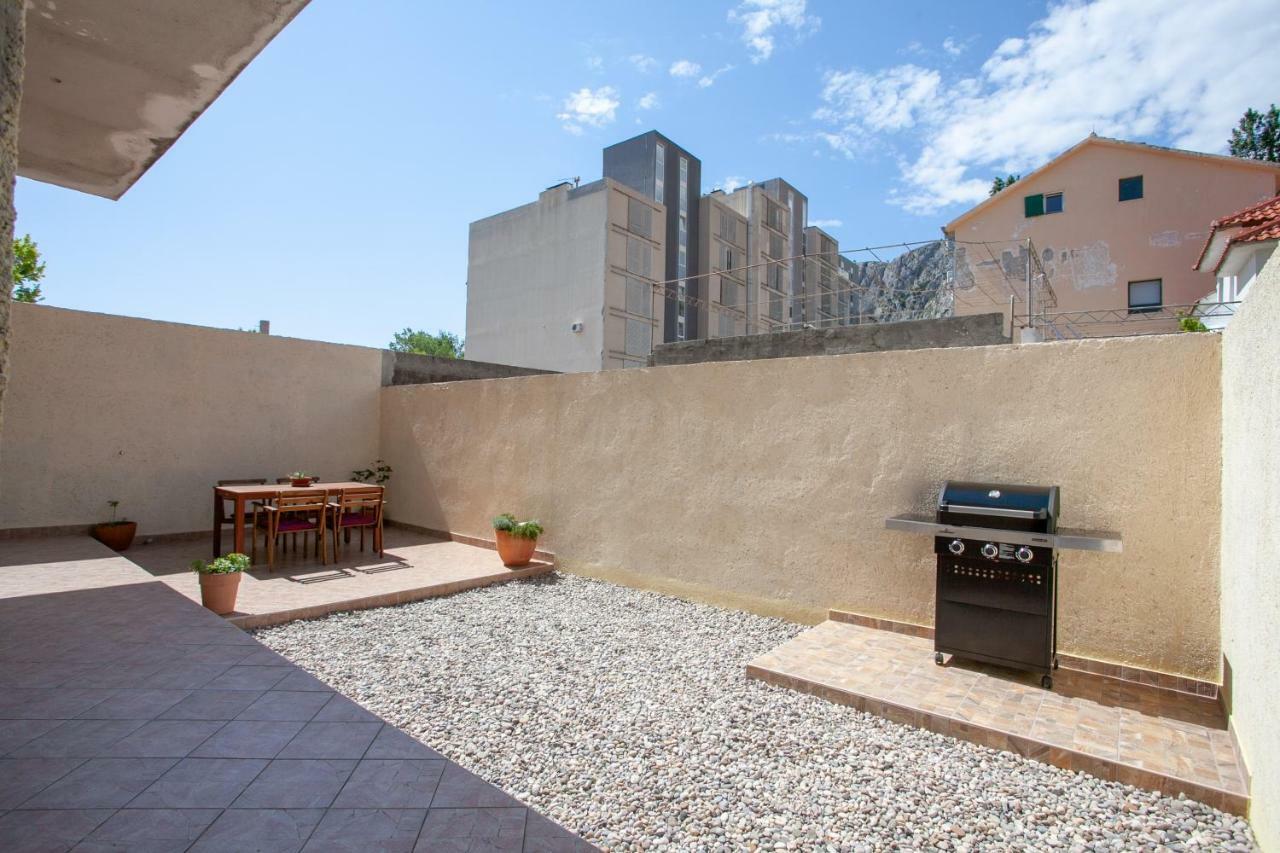 Ap Punta Next To Sandy Beach, Apartment With Garden Omiš Esterno foto