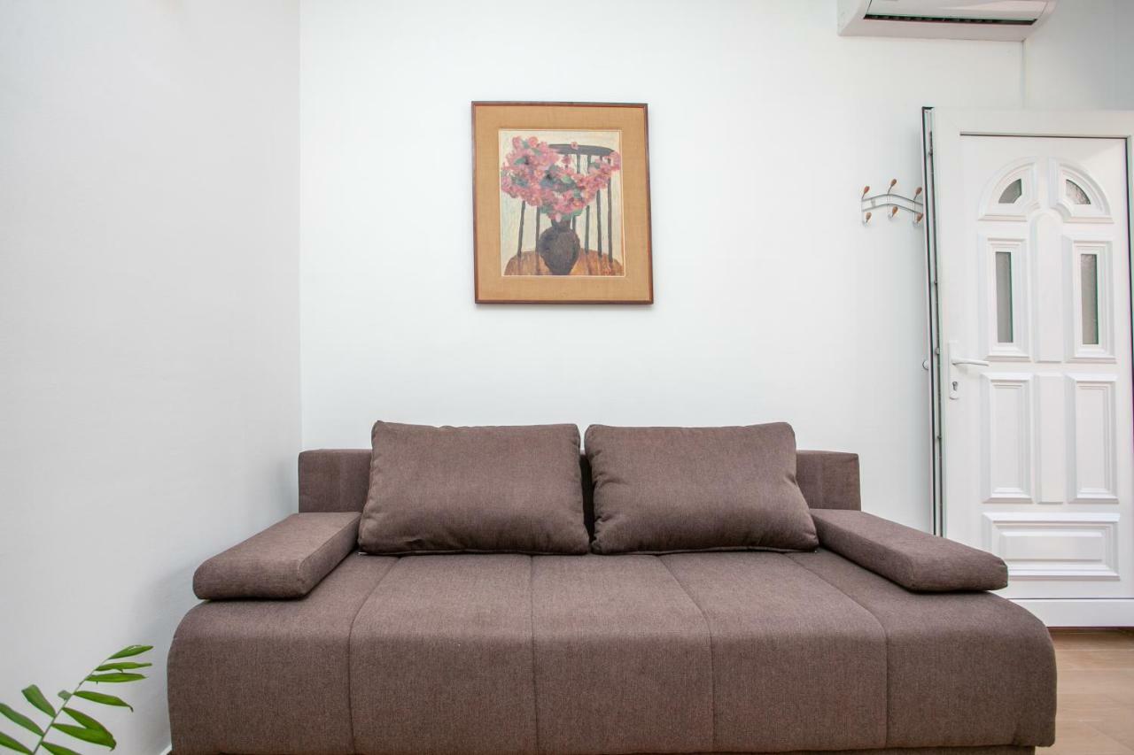 Ap Punta Next To Sandy Beach, Apartment With Garden Omiš Esterno foto