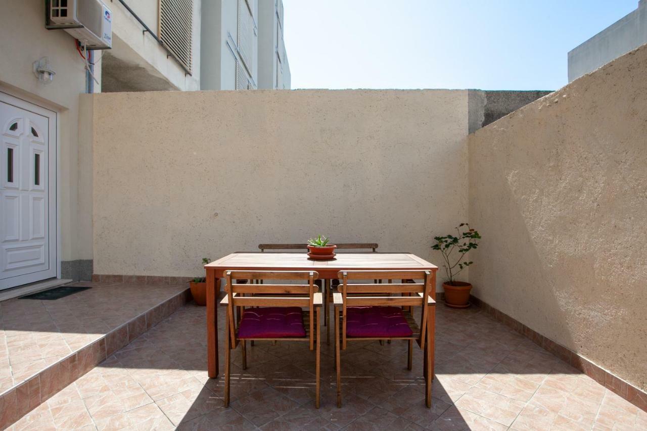 Ap Punta Next To Sandy Beach, Apartment With Garden Omiš Esterno foto