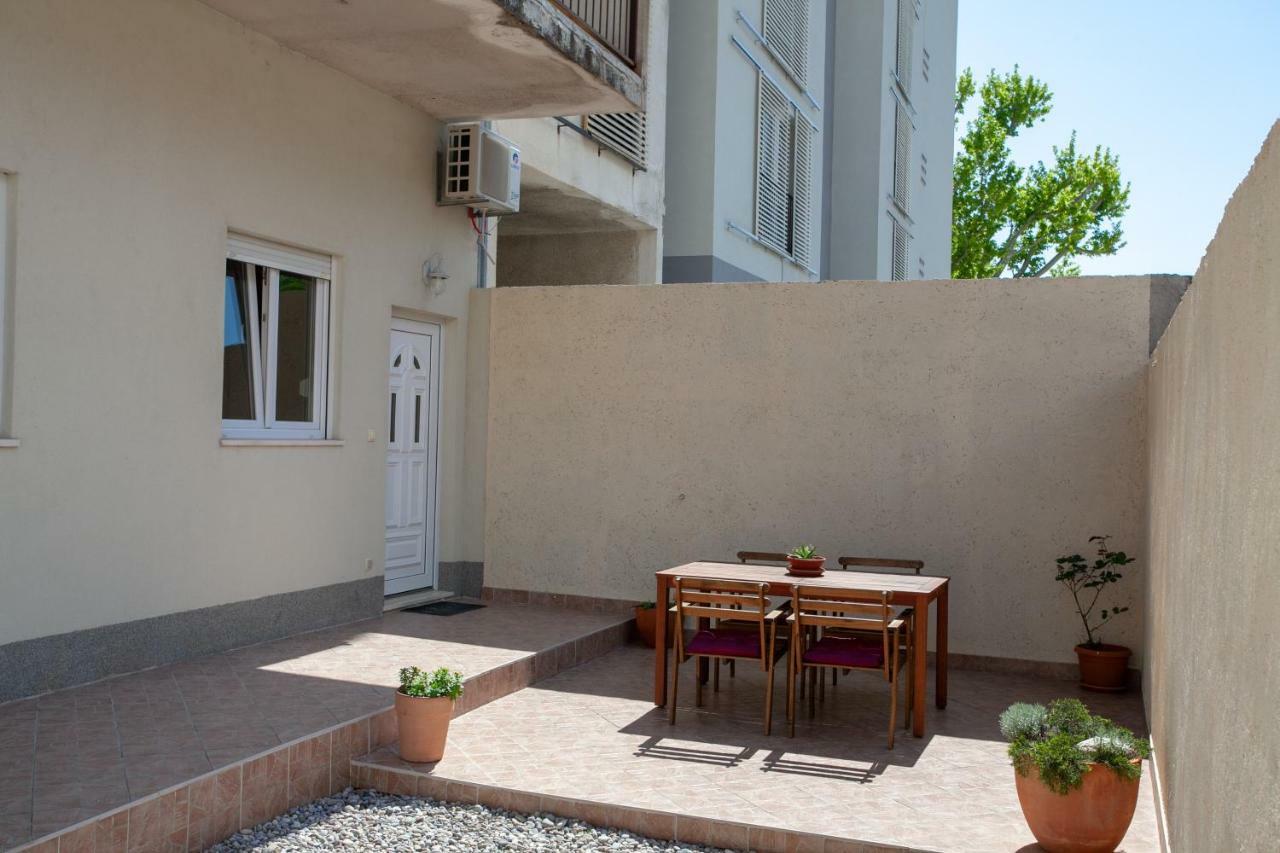 Ap Punta Next To Sandy Beach, Apartment With Garden Omiš Esterno foto