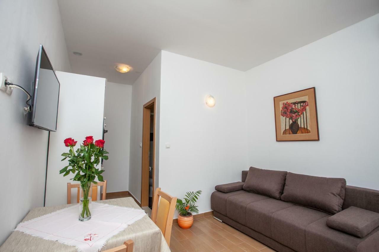 Ap Punta Next To Sandy Beach, Apartment With Garden Omiš Esterno foto