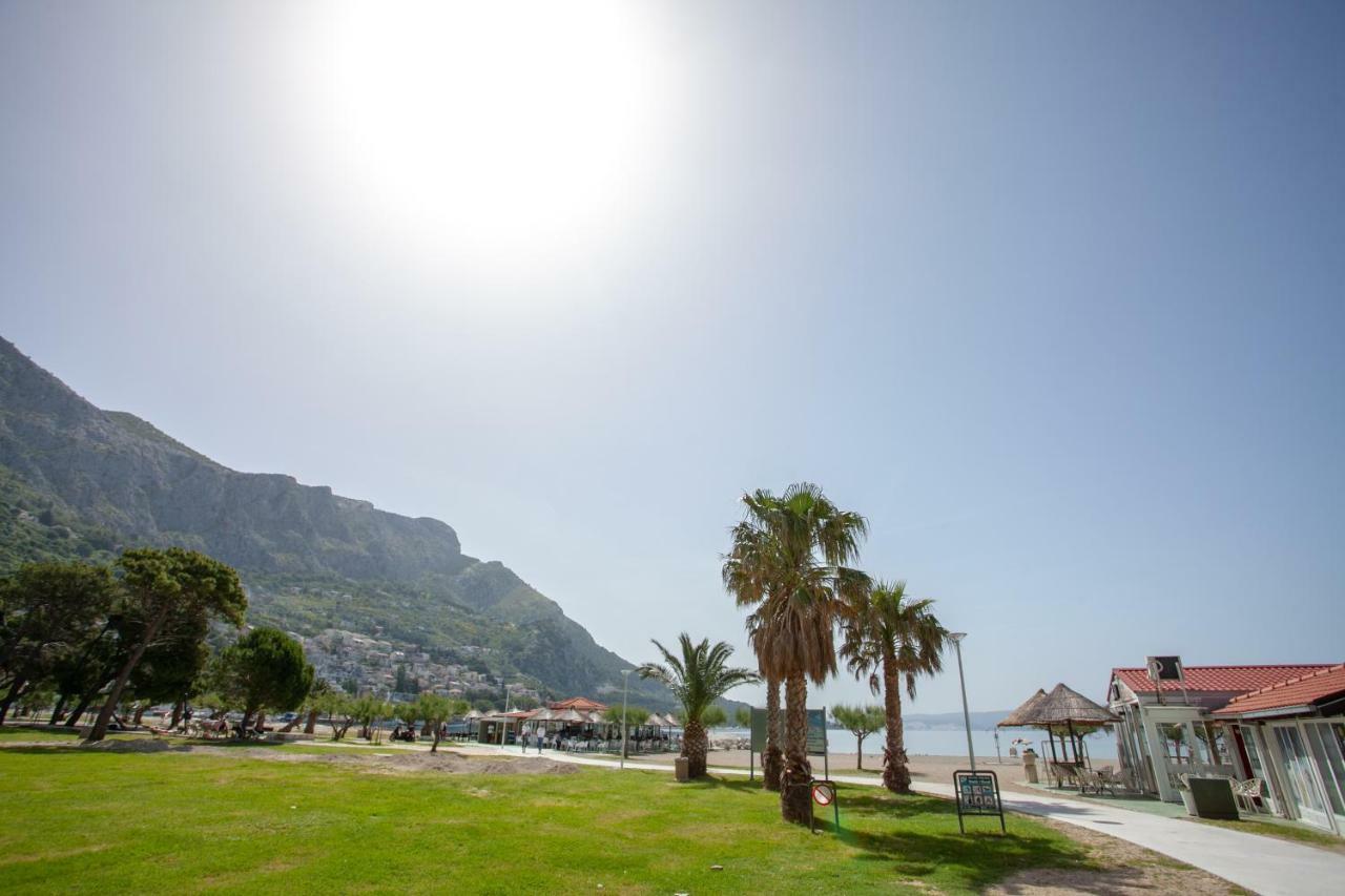 Ap Punta Next To Sandy Beach, Apartment With Garden Omiš Esterno foto